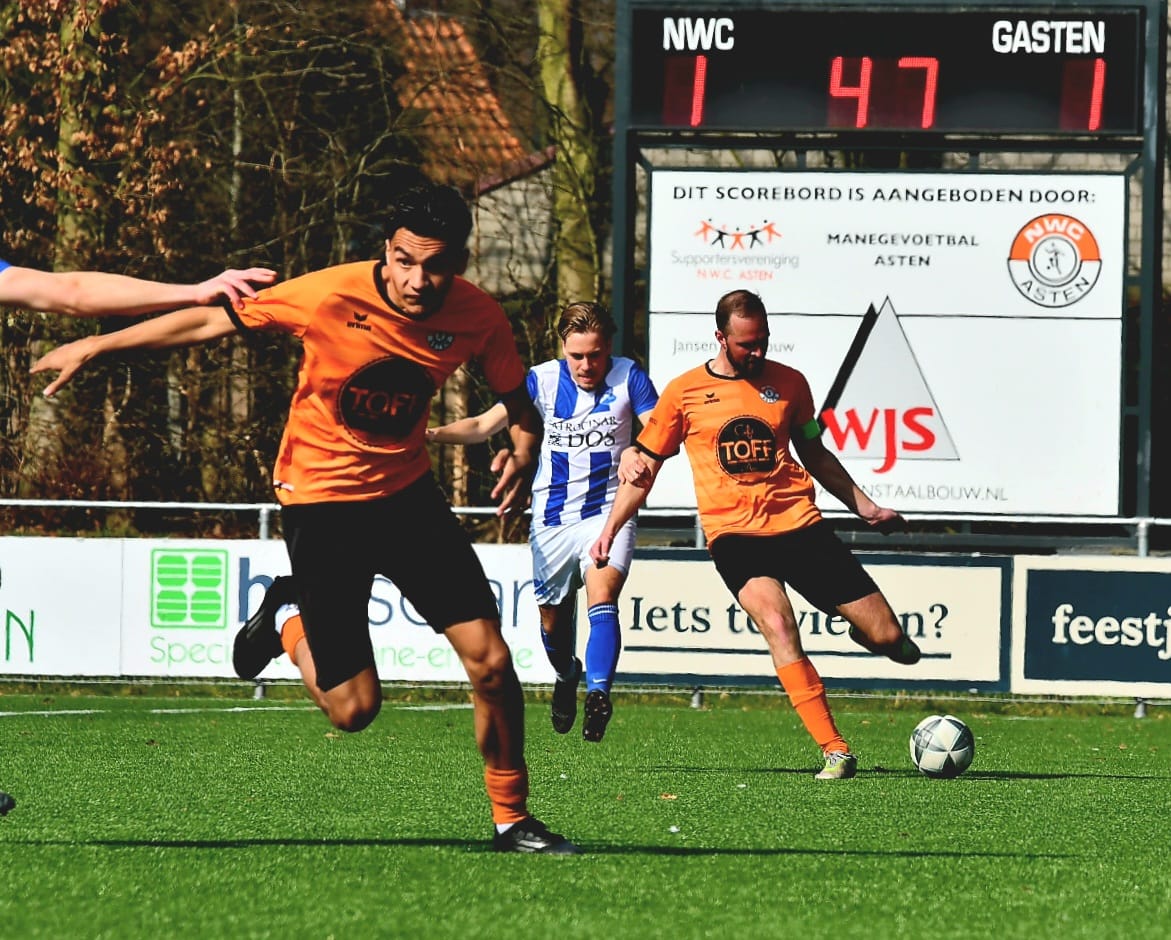 NWC 2 in halve finale beker