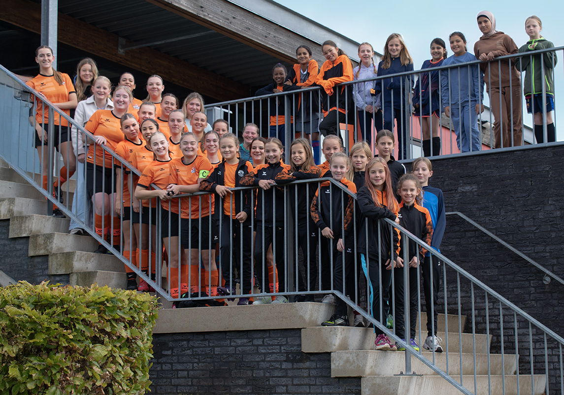 Reportage over damesvoetbal bij NWC